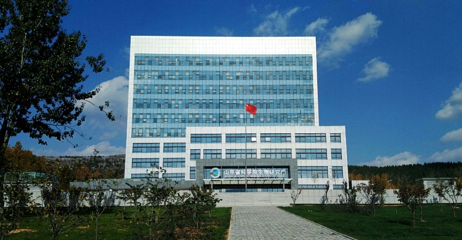 1、在云端里工作（李慧玲）1.jpg