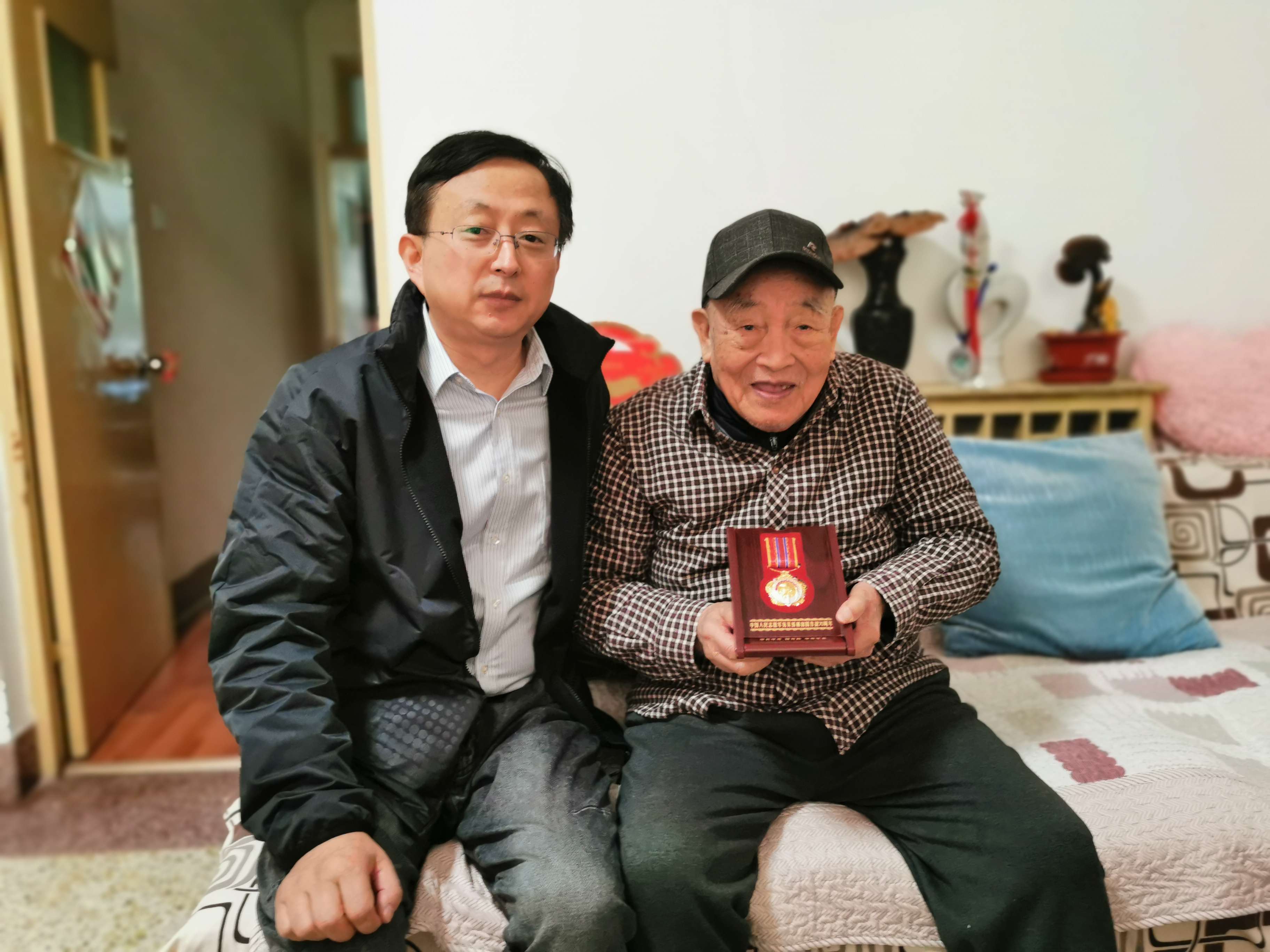 生物所领导走访慰问抗美援朝老战士1111.jpg